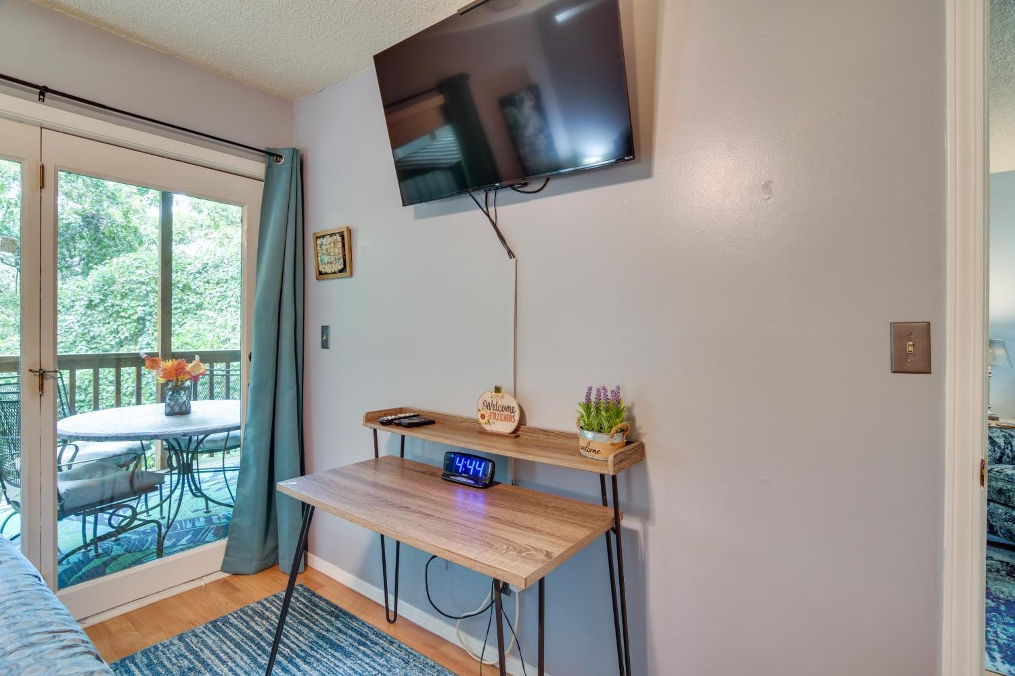 Branson West Condo Balcony, Central Location Exterior photo